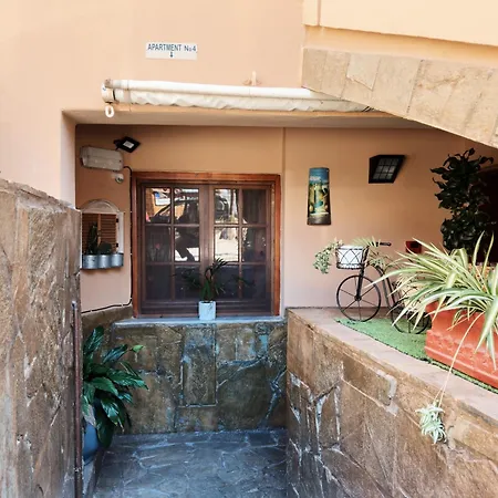 Eleni Seaside Апартаменты Платаньяс