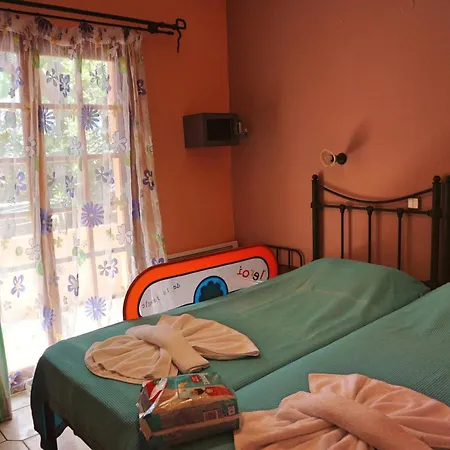 Eleni Seaside Apartment Platanias (Crete)