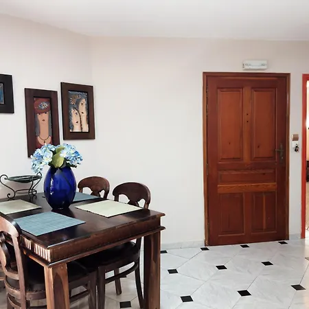 Eleni Seaside Apartment